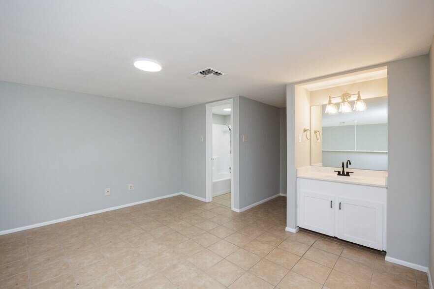 More Photos Of 801 S Carancahua St, Corpus Christi Apartments For Sale