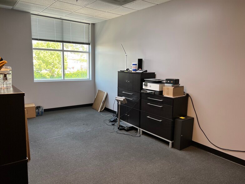 More Photos Of 2710 Media Center Dr, Los Angeles Research And Development For Lease