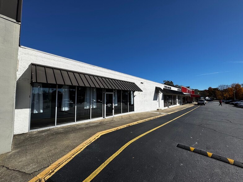 Primary Photo Of 2830 Wade Hampton Blvd, Taylors Freestanding For Lease