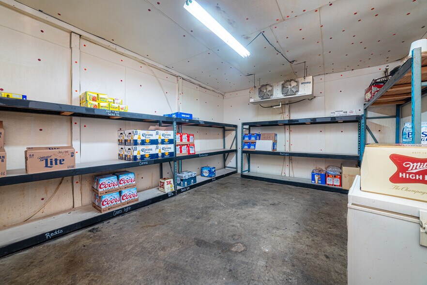 More Photos Of 689 Cedar St, Coshocton Bar For Sale