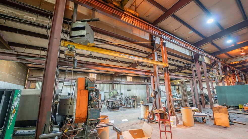 More Photos Of 1019 E Summit St, Crown Point Warehouse For Sale
