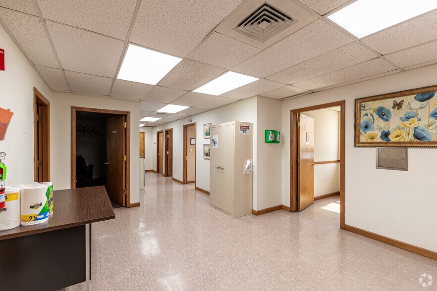 More Photos Of 125 Liberty St, Springfield Medical For Lease