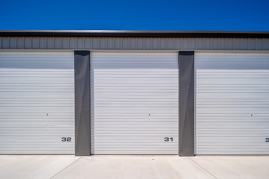 More Photos Of 6123 N 55th Ave, Glendale Self Storage For Sale