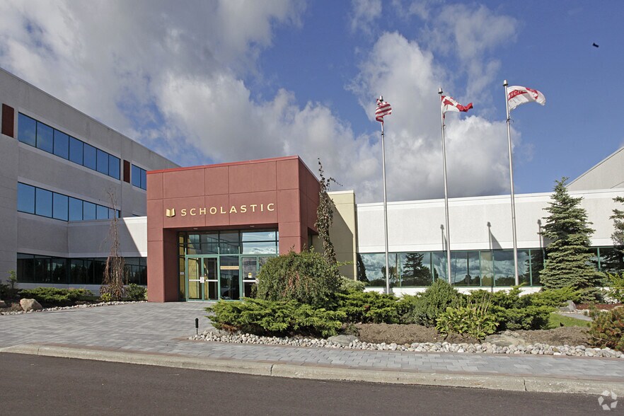 More Photos Of 175 Hillmount Rd, Markham Warehouse For Lease