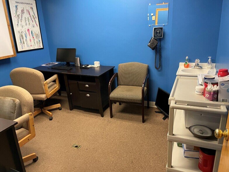 More Photos Of 304 Federal Rd, Brookfield Office For Lease