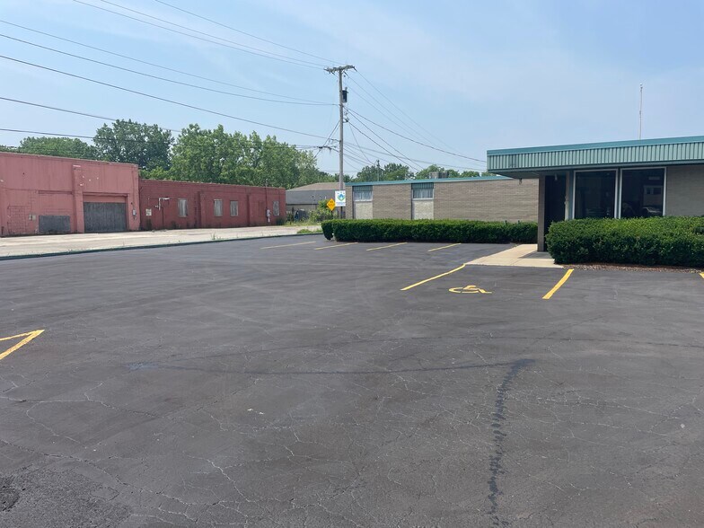 More Photos Of 2900 Belmont Ave, Youngstown Office For Sale