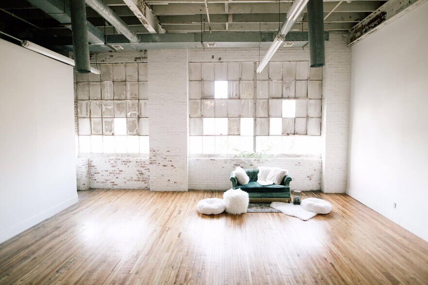 More Photos Of 100 S Mulberry St, Dickson Coworking Space
