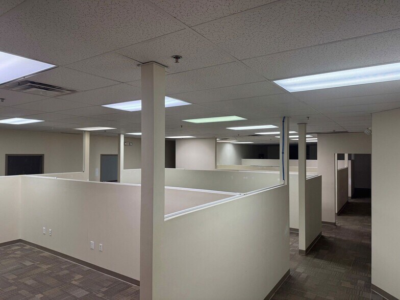 More Photos Of 57 Karner Rd, Colonie Warehouse For Lease