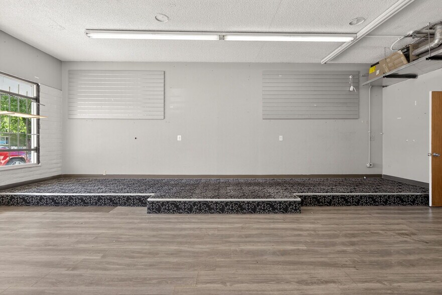 More Photos Of 1109-1115 Kimbark St, Longmont Storefront For Lease
