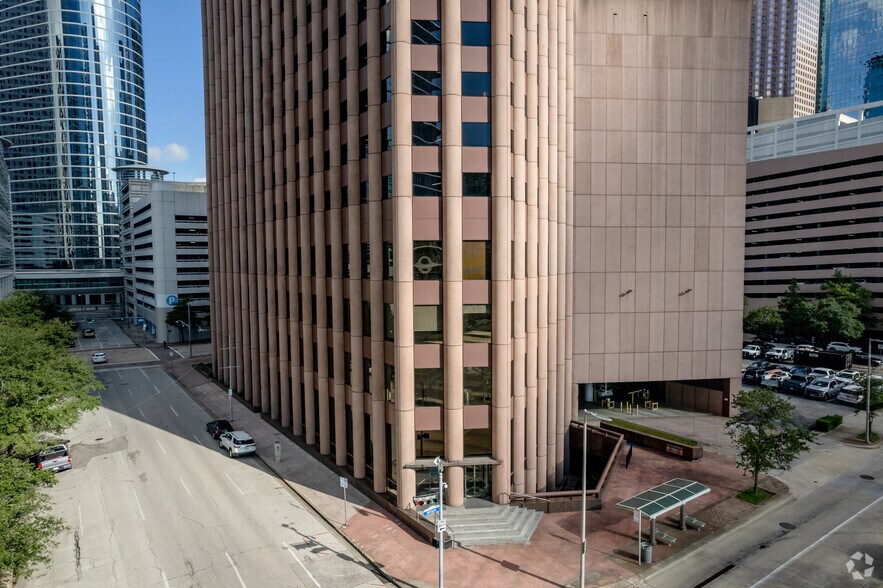 More Photos Of 1415 Louisiana St, Houston Office For Sale