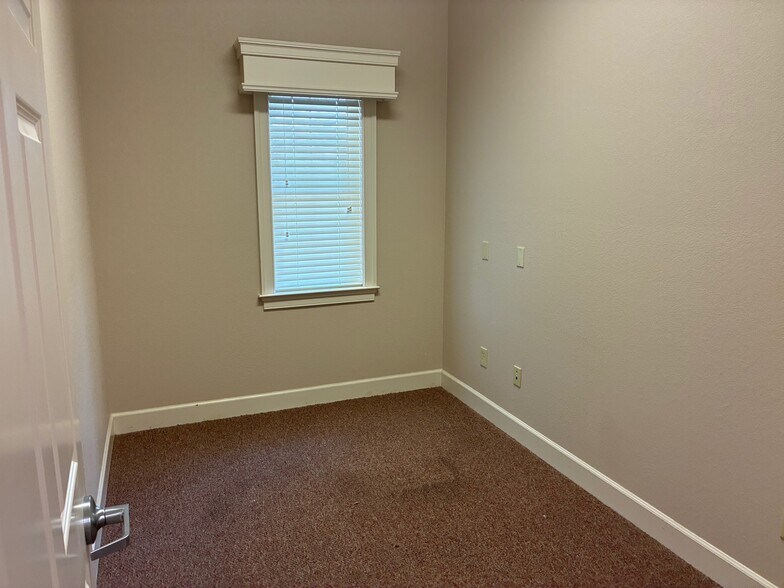 More Photos Of 1880 W City Dr, Elizabeth City Medical For Sale