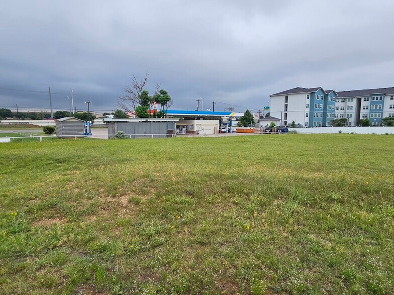 More Photos Of 5919 E Ben White Blvd, Austin Auto Dealership For Sale