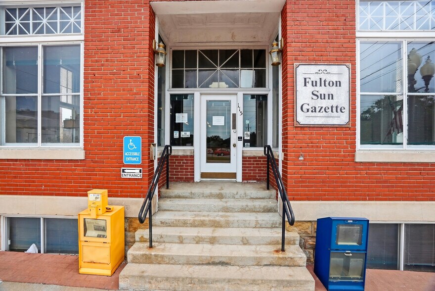 More Photos Of 115 E 5th St, Fulton Office For Sale