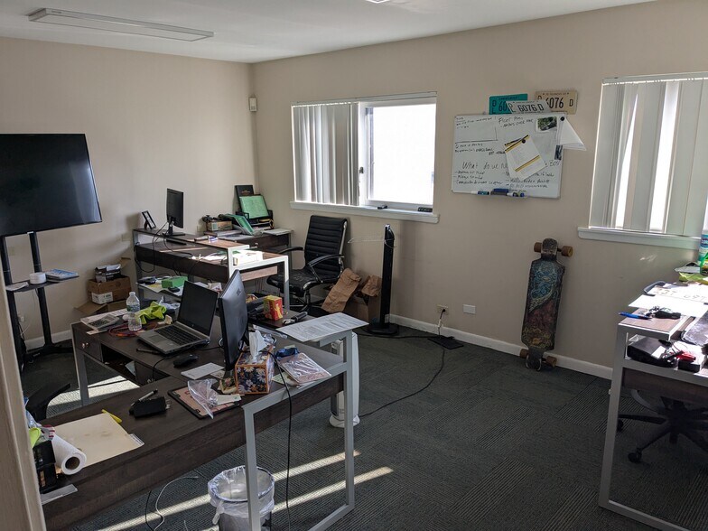 More Photos Of 6575-6577 N Avondale Ave, Chicago Service For Lease