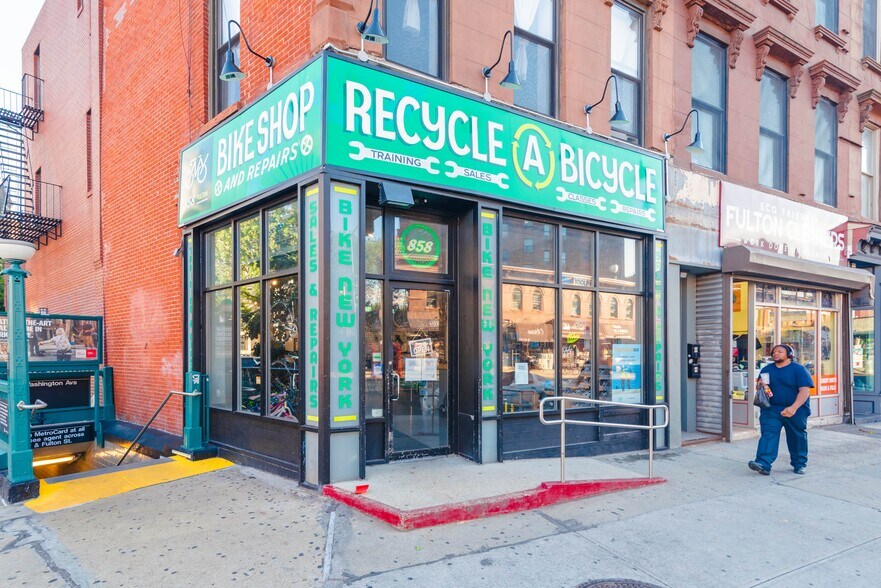 More Photos Of 858 Fulton St, Brooklyn Bank For Lease