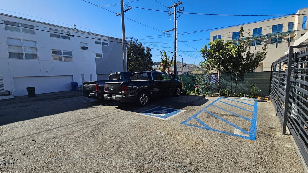 More Photos Of 2406-2408 Wilshire Blvd, Santa Monica Restaurant For Lease