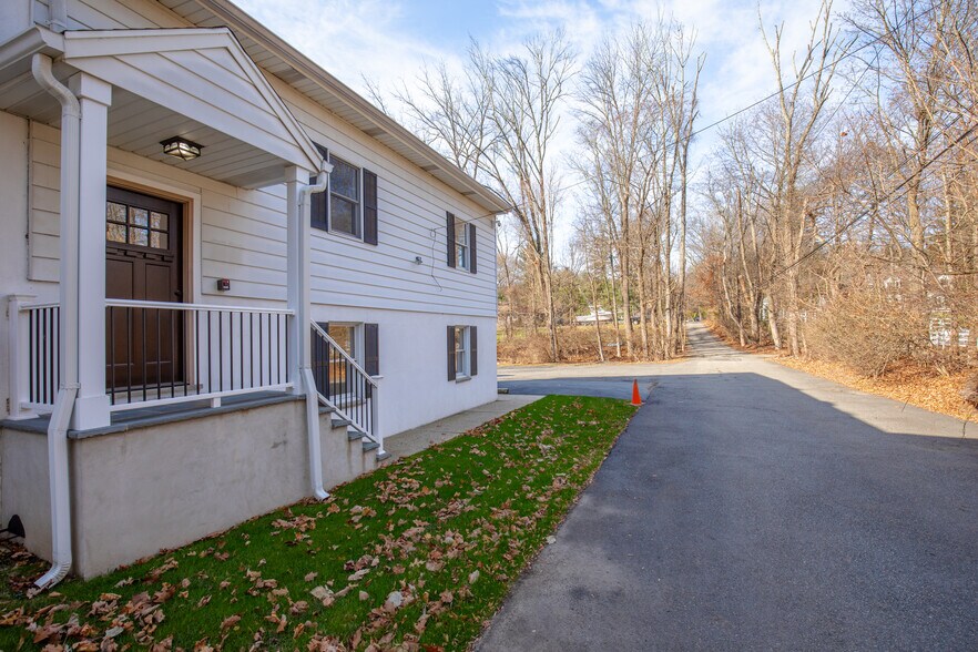 More Photos Of 593 Ramapo Valley Rd, Oakland Medical For Lease