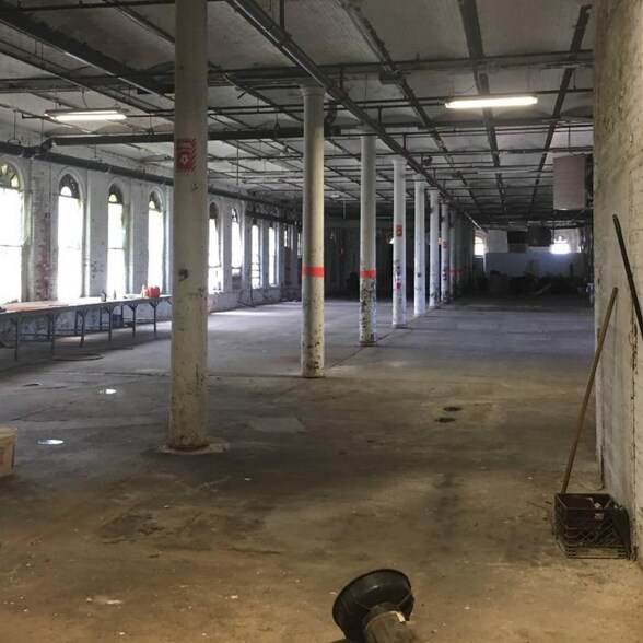 More Photos Of 1 Allen St, Springfield Manufacturing For Lease