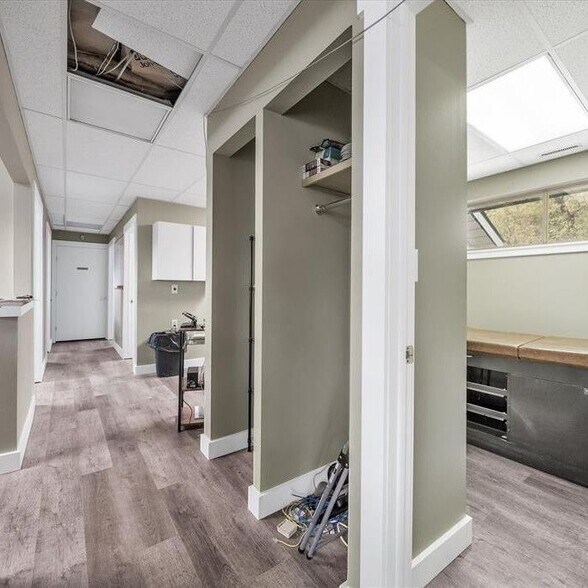 More Photos Of 25400-25430 Goddard Rd, Taylor Medical For Sale