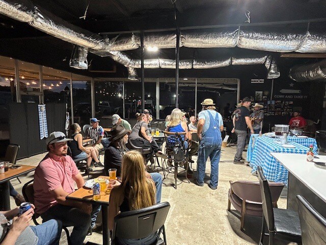 More Photos Of 600 N Main St, Lone Star Restaurant For Sale