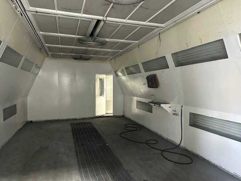 More Photos Of 6929 Laurel Canyon Blvd, North Hollywood Auto Repair For Sale