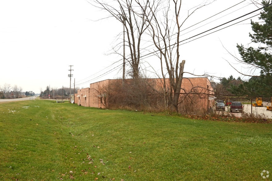 More Photos Of 2711 S M 52, Owosso Warehouse For Lease