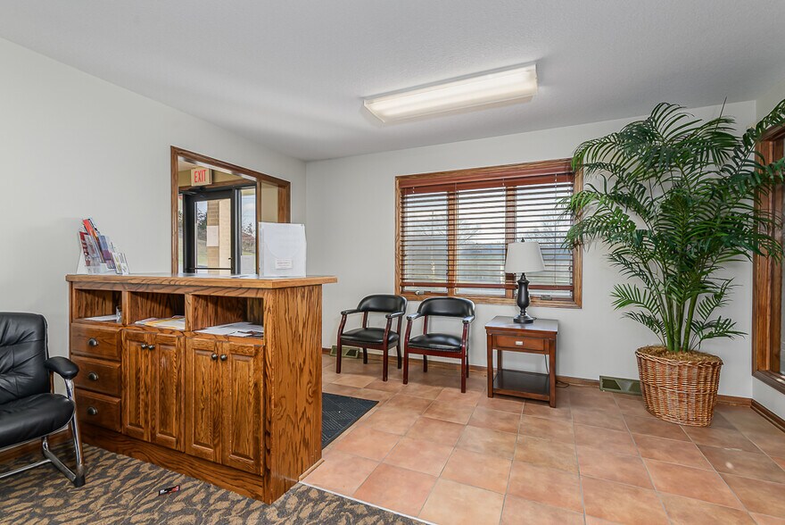 More Photos Of 9340 Parallel Pky, Kansas City Office For Sale