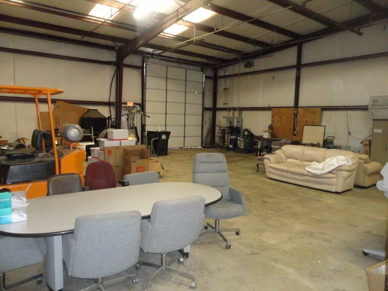 More Photos Of 310 Moore Ln, Collierville Warehouse For Lease
