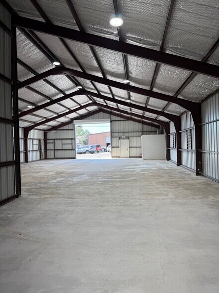 More Photos Of 6929 Calhoun Rd, Houston Unknown For Lease