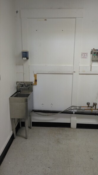 More Photos Of 907 Main St, Clarkdale General Retail For Lease