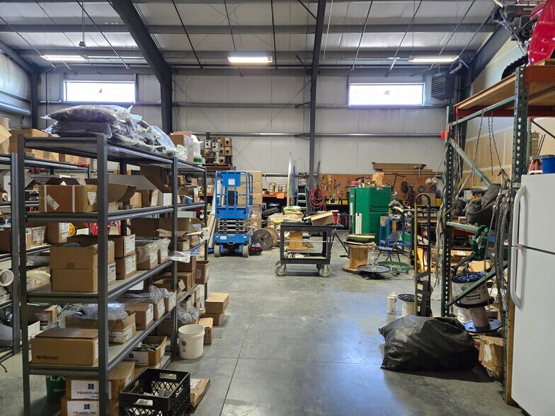 More Photos Of 4585 SW 21st St, Redmond Warehouse For Lease