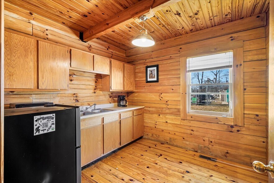 More Photos Of 793 Breckenridge St, Stanton Office For Sale