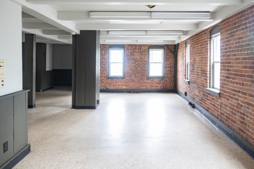 More Photos Of 30 E Main St, Webster Storefront Retail Residential For Lease