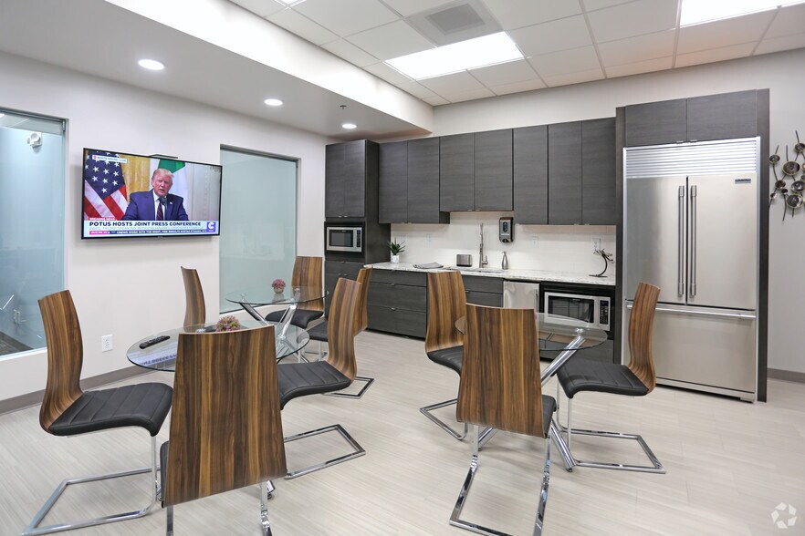 More Photos Of 101 S Elm St, Greensboro Office For Lease