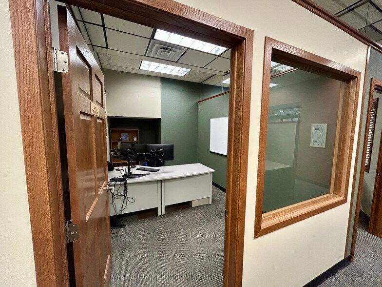 More Photos Of 302 5th St SW, Willmar Office For Sale