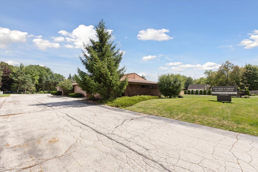 More Photos Of 1003 Mulholland St, Bay City Office For Sale