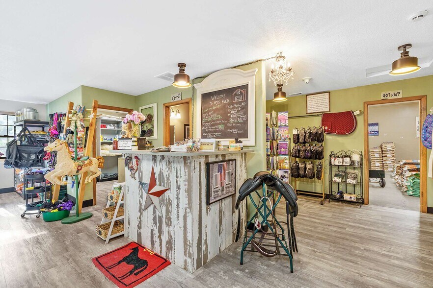 More Photos Of 22525 SW Stafford Rd, Tualatin Warehouse For Sale