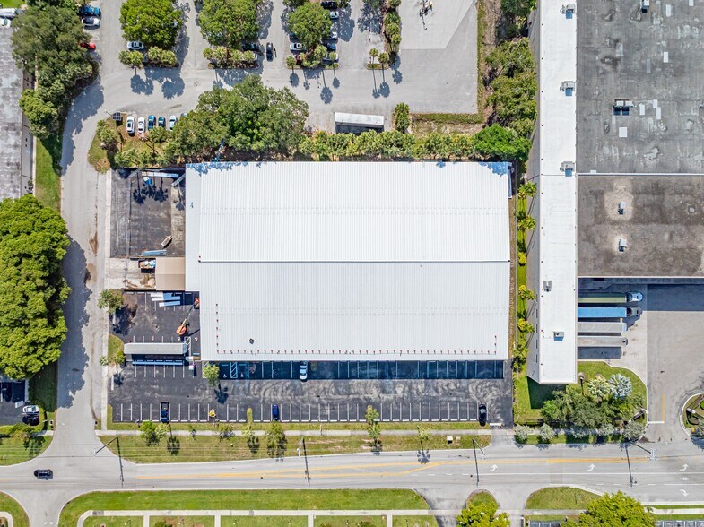 More Photos Of 198 Lock Rd, Deerfield Beach Warehouse For Lease