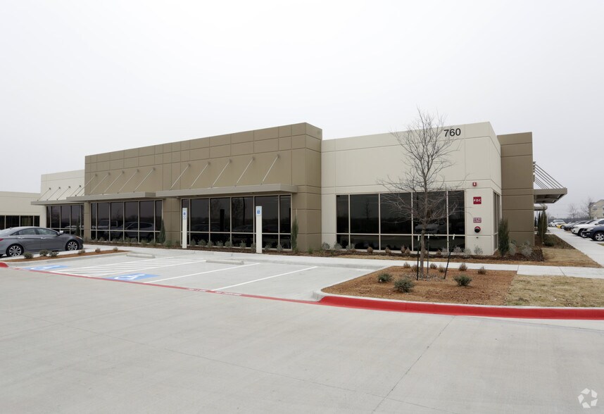 More Photos Of 800 N Watters Rd, Allen Unknown For Lease