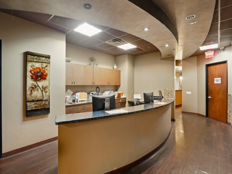 More Photos Of 16841 N 31st Ave, Phoenix Medical For Sale
