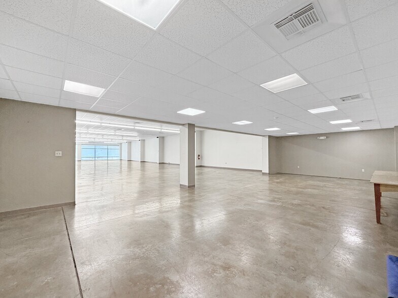 More Photos Of 2719 McFarland Blvd E, Tuscaloosa General Retail For Lease