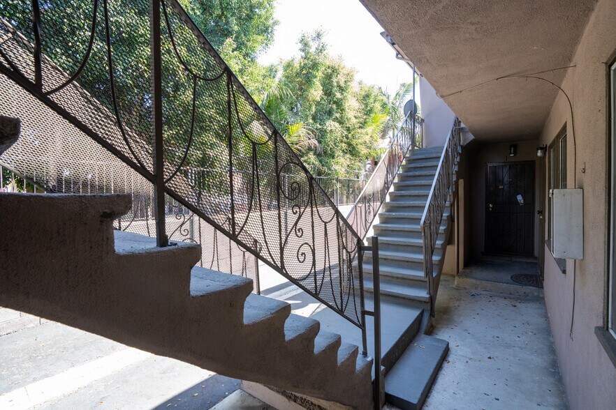 More Photos Of 1433 E 61st St, Los Angeles Apartments For Sale