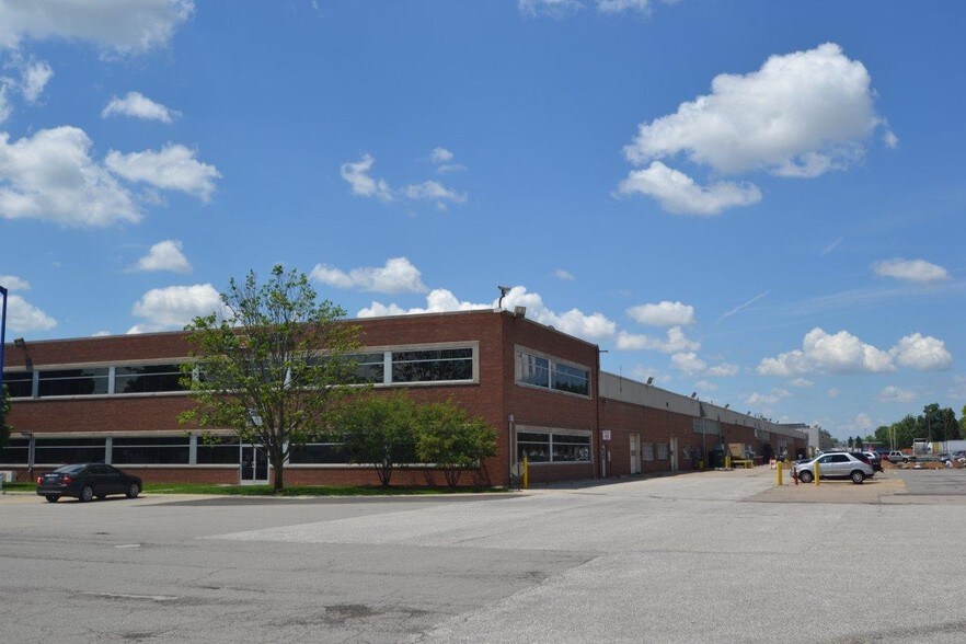 More Photos Of 12723 Telegraph Rd, Redford Township Distribution For Lease