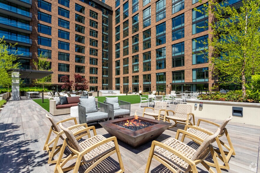 More Photos Of 140 SW Columbia St, Portland Apartments For Lease