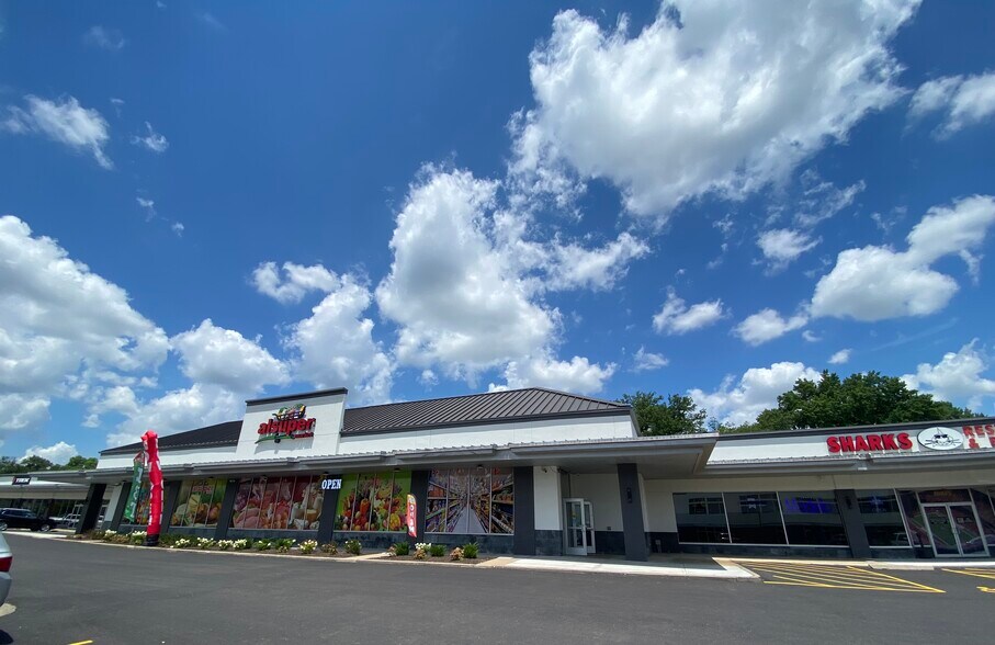 Primary Photo Of 10316-10412 Shawnee Mission Pky, Shawnee General Retail For Lease