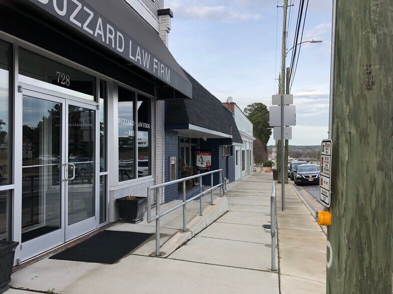 More Photos Of 716 S Main St, Lillington Storefront For Lease