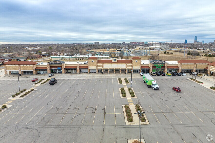 More Photos Of 1104-1148 NE 36th St, Oklahoma City General Retail For Lease