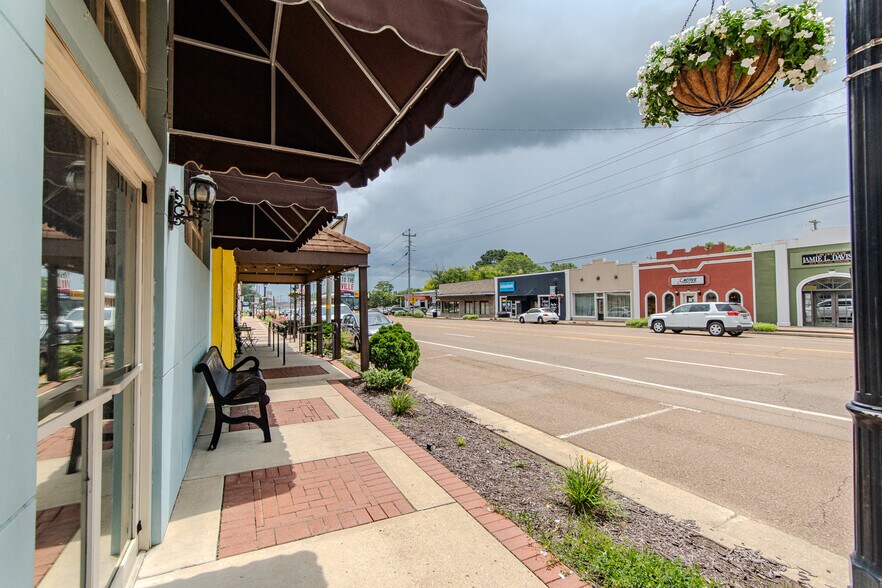 More Photos Of 126 E Main St, Adamsville Storefront For Sale