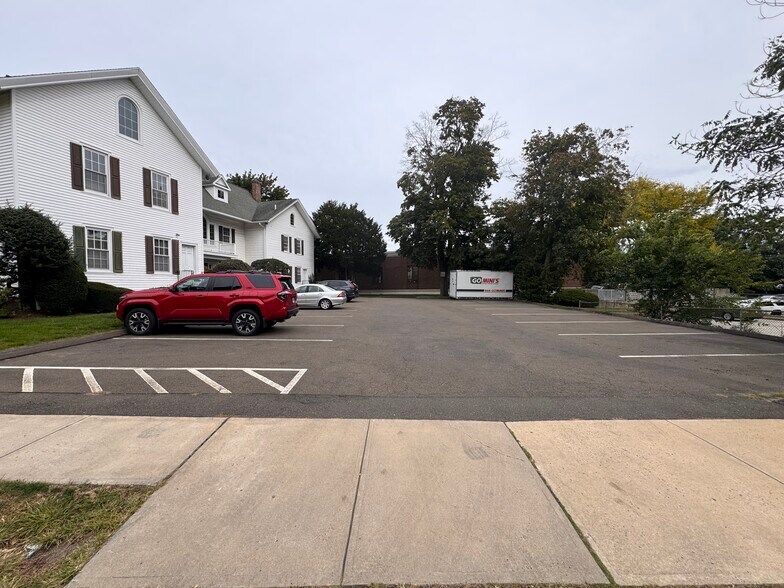 More Photos Of 25 Belden Ave, Norwalk Office For Lease