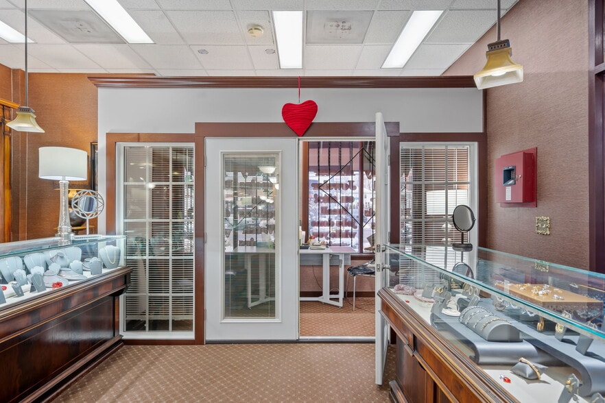 More Photos Of 1624 Union St, Schenectady Freestanding For Lease